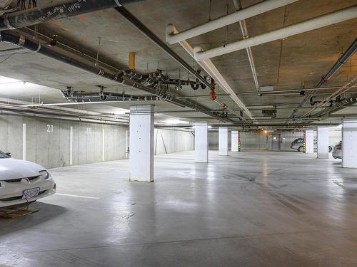 120/122-3220 Village Way, Kamloops, BC - Indoor Photo Showing Garage