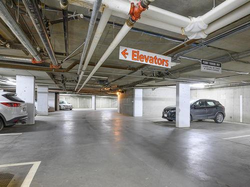 120/122-3220 Village Way, Kamloops, BC - Indoor Photo Showing Garage