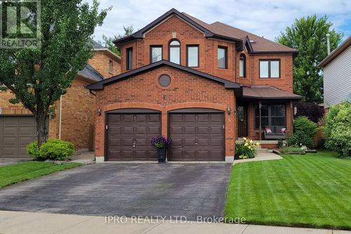 5 Chatsworth Crescent, Hamilton (Waterdown), ON - Outdoor With Facade