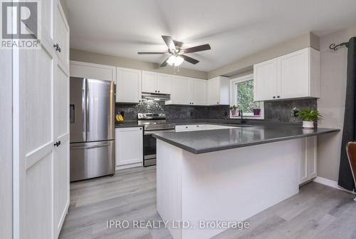 5 Chatsworth Crescent, Hamilton (Waterdown), ON - Indoor Photo Showing Kitchen