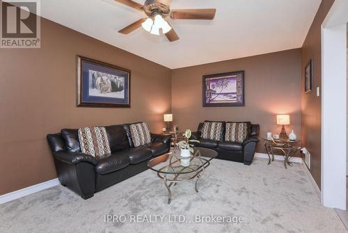 5 Chatsworth Crescent, Hamilton (Waterdown), ON - Indoor Photo Showing Living Room