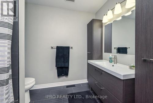 5 Chatsworth Crescent, Hamilton (Waterdown), ON - Indoor Photo Showing Bathroom