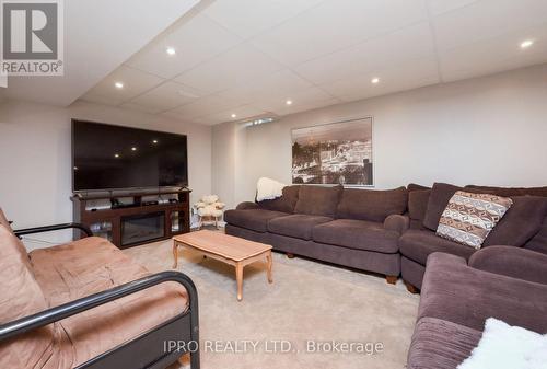 5 Chatsworth Crescent, Hamilton (Waterdown), ON - Indoor Photo Showing Living Room