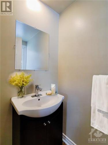 1295 Ledbury Avenue Unit#10, Ottawa, ON - Indoor Photo Showing Bathroom