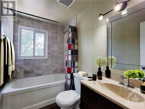 1295 Ledbury Avenue Unit#10, Ottawa, ON - Indoor Photo Showing Bathroom