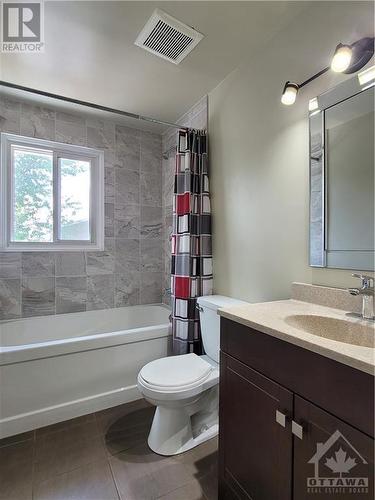 1295 Ledbury Avenue Unit#10, Ottawa, ON - Indoor Photo Showing Bathroom