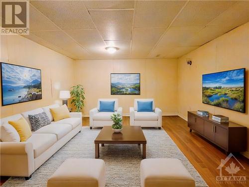 1295 Ledbury Avenue Unit#10, Ottawa, ON - Indoor Photo Showing Living Room