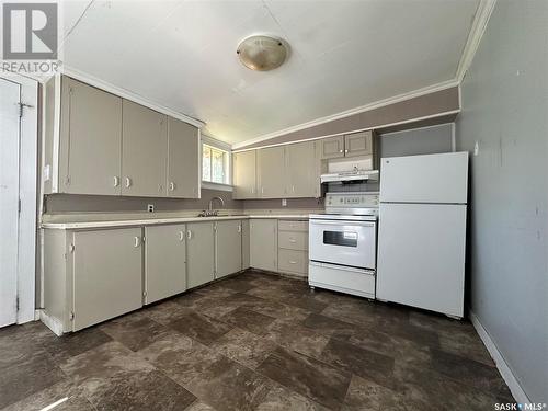 619 L Avenue S, Saskatoon, SK - Indoor Photo Showing Kitchen