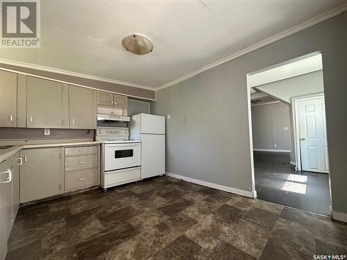 619 L Avenue S, Saskatoon, SK - Indoor Photo Showing Kitchen