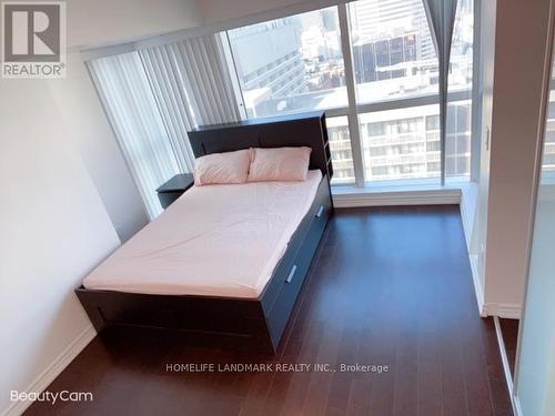 2409 - 386 Yonge Street, Toronto (Bay Street Corridor), ON - Indoor Photo Showing Bedroom