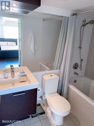 2409 - 386 Yonge Street, Toronto (Bay Street Corridor), ON - Indoor Photo Showing Bathroom