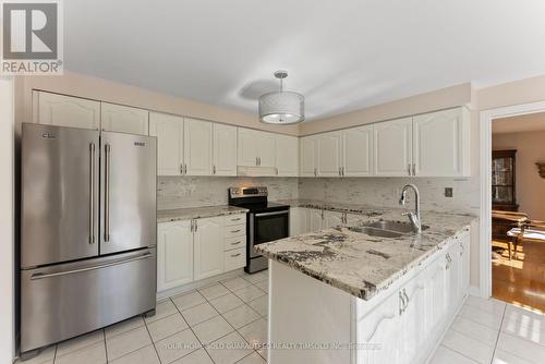 32 Addington Square, Markham (Unionville), ON - Indoor Photo Showing Kitchen With Double Sink