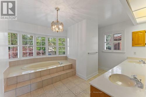 32 Addington Square, Markham (Unionville), ON - Indoor Photo Showing Bathroom