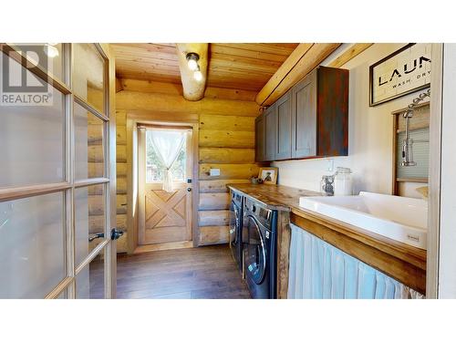 5289 Dawson Road, 100 Mile House, BC - Indoor Photo Showing Laundry Room