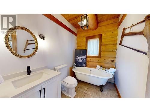 5289 Dawson Road, 100 Mile House, BC - Indoor Photo Showing Bathroom