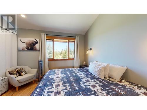 5289 Dawson Road, 100 Mile House, BC - Indoor Photo Showing Bedroom