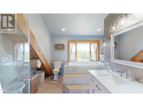 5289 Dawson Road, 100 Mile House, BC - Indoor Photo Showing Bathroom