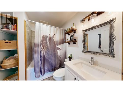 5289 Dawson Road, 100 Mile House, BC - Indoor Photo Showing Bathroom