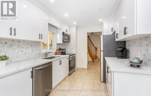 17 Hanson Road, Mississauga (Fairview), ON - Indoor Photo Showing Kitchen