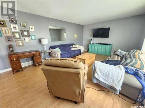 308 Keeler Street, Pangman, SK - Indoor Photo Showing Living Room