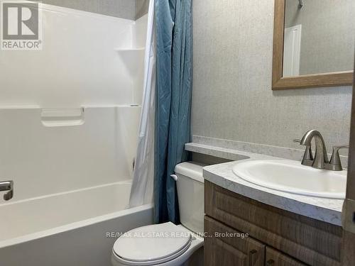 657 Thunder Bridge Road, Kawartha Lakes (Lindsay), ON - Indoor Photo Showing Bathroom