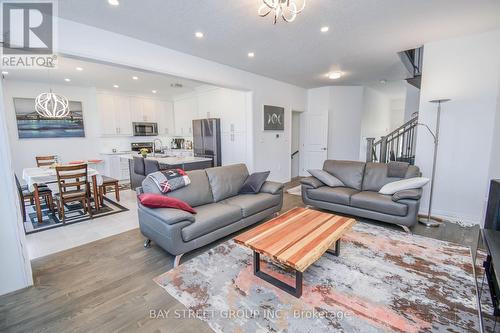 9 Copperhill Heights, Barrie (Painswick South), ON - Indoor Photo Showing Living Room