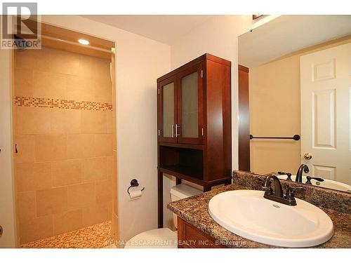 404 - 1237 North Shore Boulevard, Burlington (Brant), ON - Indoor Photo Showing Bathroom