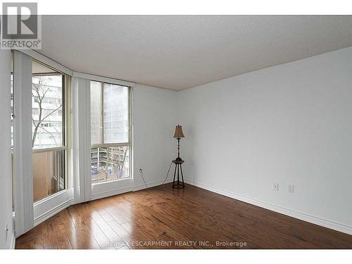 404 - 1237 North Shore Boulevard, Burlington, ON - Indoor Photo Showing Other Room