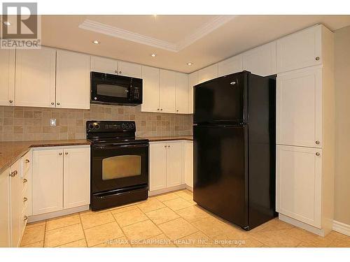 404 - 1237 North Shore Boulevard, Burlington (Brant), ON - Indoor Photo Showing Kitchen