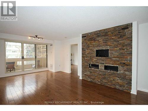 404 - 1237 North Shore Boulevard, Burlington (Brant), ON - Indoor Photo Showing Living Room With Fireplace