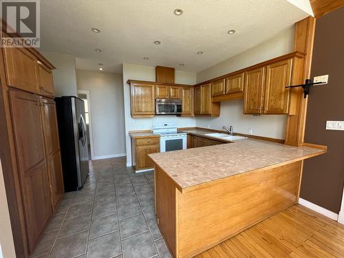 9515 Keithley Road, Vernon, BC - Indoor Photo Showing Kitchen