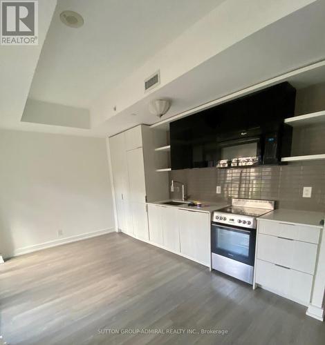 314 - 6 Parkwood Avenue, Toronto (Casa Loma), ON - Indoor Photo Showing Kitchen