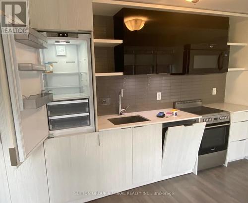 314 - 6 Parkwood Avenue, Toronto (Casa Loma), ON - Indoor Photo Showing Kitchen With Upgraded Kitchen