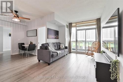 719 - 231 Fort York Boulevard, Toronto (Waterfront Communities), ON - Indoor Photo Showing Living Room