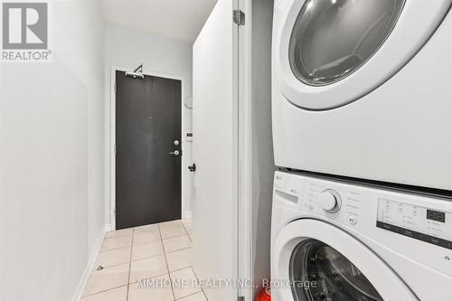 719 - 231 Fort York Boulevard, Toronto (Waterfront Communities), ON - Indoor Photo Showing Laundry Room