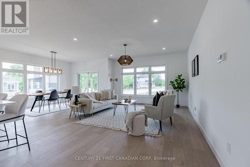 141 Greene Street, South Huron (Exeter), ON - Indoor Photo Showing Living Room