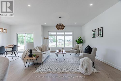 141 Greene Street, South Huron (Exeter), ON - Indoor Photo Showing Living Room