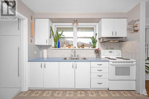 196 Grove Park Drive, Burlington (Lasalle), ON - Indoor Photo Showing Kitchen