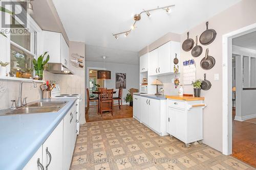 196 Grove Park Drive, Burlington (Lasalle), ON - Indoor Photo Showing Kitchen With Double Sink