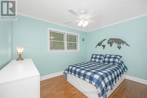 196 Grove Park Drive, Burlington (Lasalle), ON - Indoor Photo Showing Bedroom