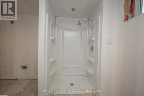 196 Grove Park Drive, Burlington (Lasalle), ON -  Photo Showing Bathroom