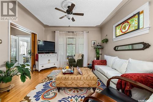 1218 1St Avenue Nw, Moose Jaw, SK - Indoor Photo Showing Living Room