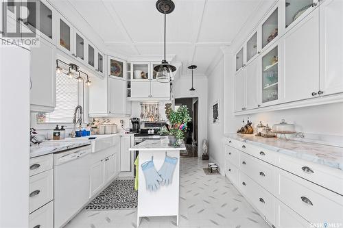 1218 1St Avenue Nw, Moose Jaw, SK - Indoor Photo Showing Kitchen