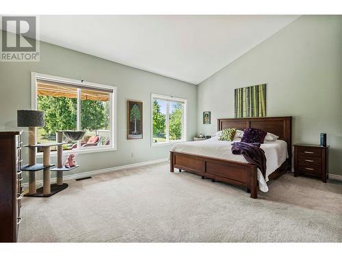 Primary Bedroom - 2726 Golf Course Drive, Blind Bay, BC - Indoor Photo Showing Bedroom