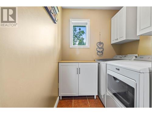 Main floor Laundry - 2726 Golf Course Drive, Blind Bay, BC - Indoor Photo Showing Laundry Room