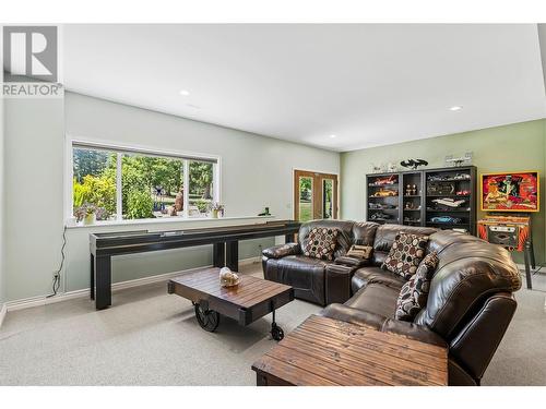 2726 Golf Course Drive, Blind Bay, BC - Indoor Photo Showing Living Room