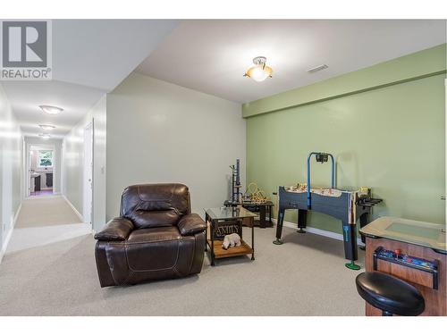 Hallway to lower level Bedrooms. - 2726 Golf Course Drive, Blind Bay, BC - Indoor