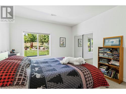 2726 Golf Course Drive, Blind Bay, BC - Indoor Photo Showing Bedroom