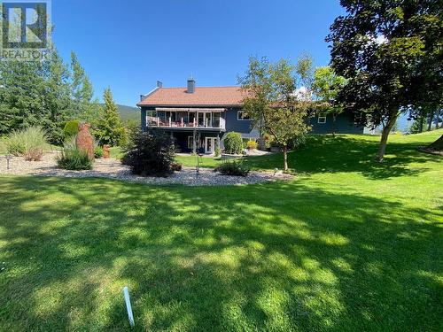 White Peg at edge of fairway - 2726 Golf Course Drive, Blind Bay, BC - Outdoor With Deck Patio Veranda