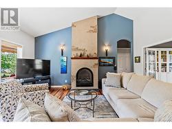 Living Room has gas fireplace - 